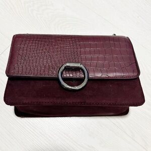 Elegant‎ Croc-Embossed Suede Crossbody Burgundy Flap Ring Hardware 2 Straps
